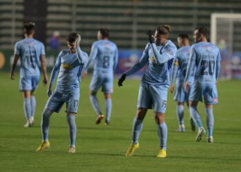 Bolívar toma la punta con goleada a Blooming