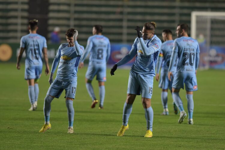 Bolívar toma la punta con goleada a Blooming