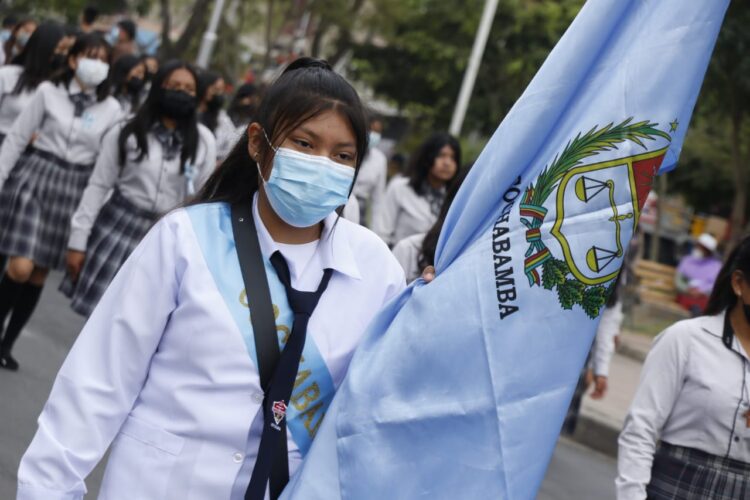 Desfiles, honores a sus héroes y obras marcan el inicio de los festejos en la Llajta