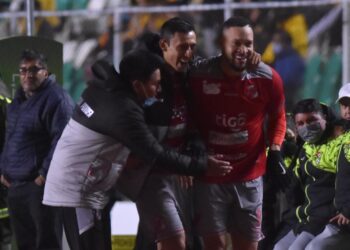 The Strongest empata en casa y expone su liderato