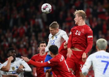 Dinamarca vence a Francia, que siembra dudas antes del Mundial de Qatar