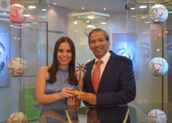 Banco Ganadero recibe la Palmera Dorada por su atención al cliente en el stand mundialero de Expocruz 2022
