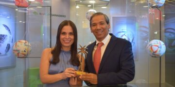 Banco Ganadero recibe la Palmera Dorada por su atención al cliente en el stand mundialero de Expocruz 2022