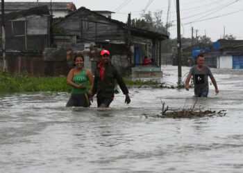Poderoso huracán Ian se dirige a Florida tras dejar destrozos en Cuba