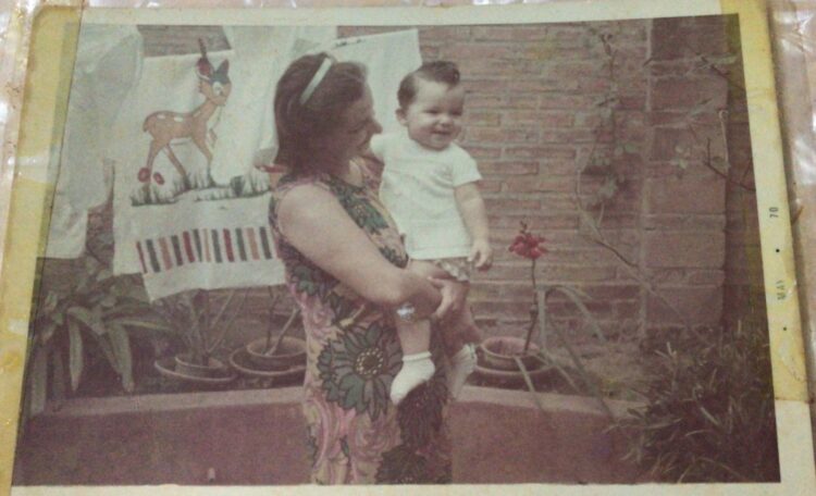 ¿Tiene una foto junto a Gladys Moreno? Puede unirse a un homenaje