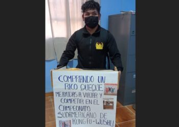 César ofrece queques en las calles para participar en un torneo internacional de Kung Fu Wushu