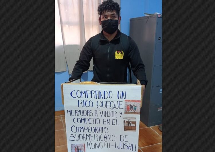 César ofrece queques en las calles para participar en un torneo internacional de Kung Fu Wushu