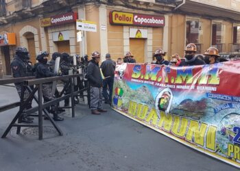 Mineros de Huanuni desconocen a ejecutivo de la FSTMB y califican de traidor a Huarachi