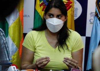 Andrea Barrientos retoma la jefatura de la bancada de CC en el Senado