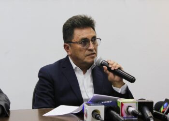 El ministro Villavicencio exhorta a cooperativistas auríferos a retomar las mesas de diálogo