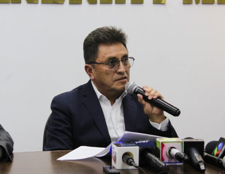 El ministro Villavicencio exhorta a cooperativistas auríferos a retomar las mesas de diálogo