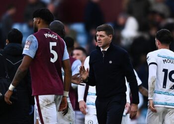 Steven Gerrard es cesado como técnico del Aston Villa