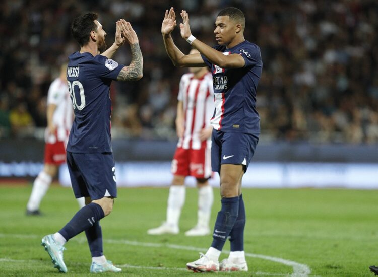 El París SG, más líder tras ganar con goles de Mbappé y Messi