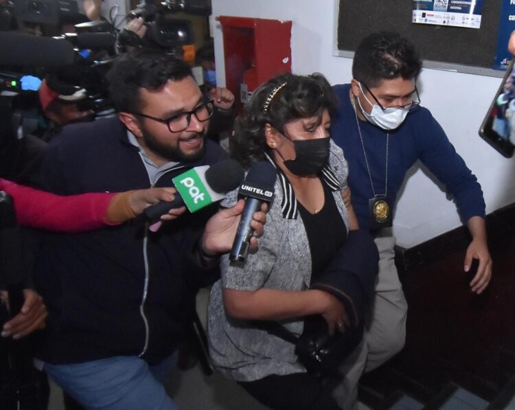 Aprehenden a un policía y a la fiscal que liberó al violador de niña de 13 años