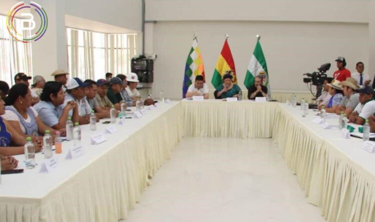 Reunión pide convocar a gobernadores y alcaldes a un ‘encuentro plurinacional’ por el Censo