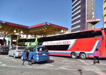 YPFB garantiza 15,4 millones de litros de diésel y 7,9 millones de litros de gasolina para La Paz