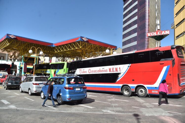 YPFB garantiza 15,4 millones de litros de diésel y 7,9 millones de litros de gasolina para La Paz