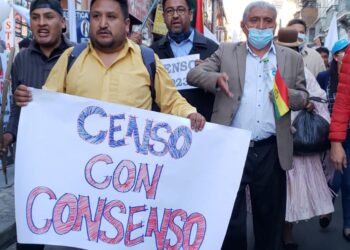 Arias llama ‘hordas de orcos’ a grupos afines al Gobierno