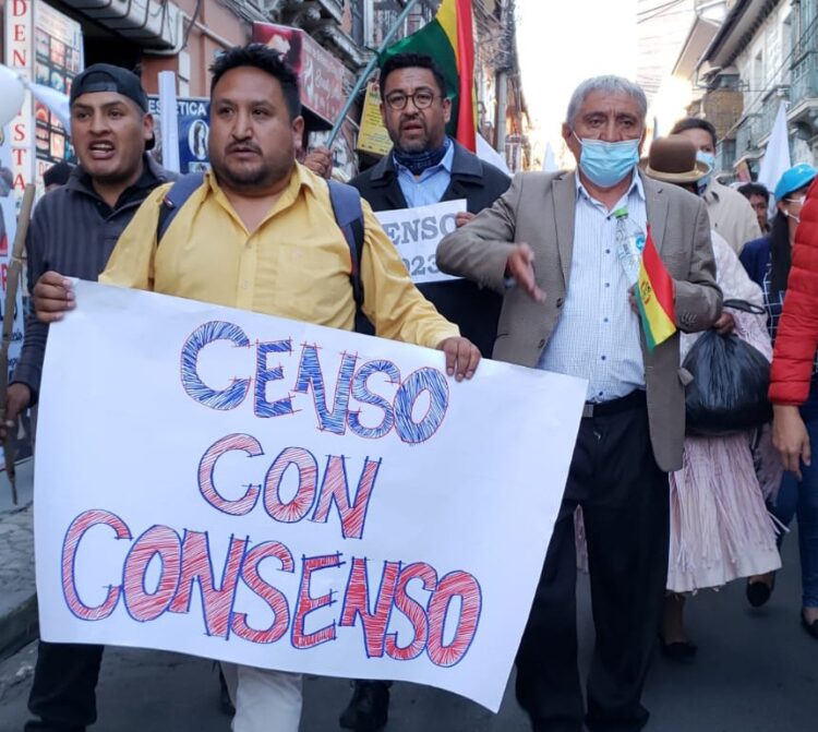 Arias llama ‘hordas de orcos’ a grupos afines al Gobierno