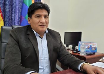 Choquehuanca busca zanjar división en el MAS y reconoce a Flores como jefe de bancada