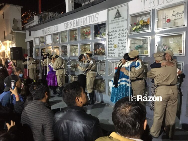 ‘Una noche en el cementerio’ recibió a 3.000 personas