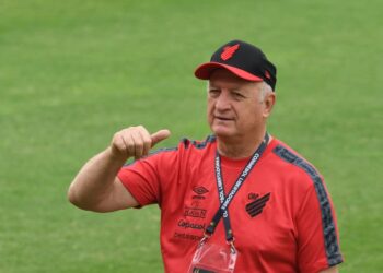 Scolari cree que la final única de Libertadores puede beneficiar a Paranaense