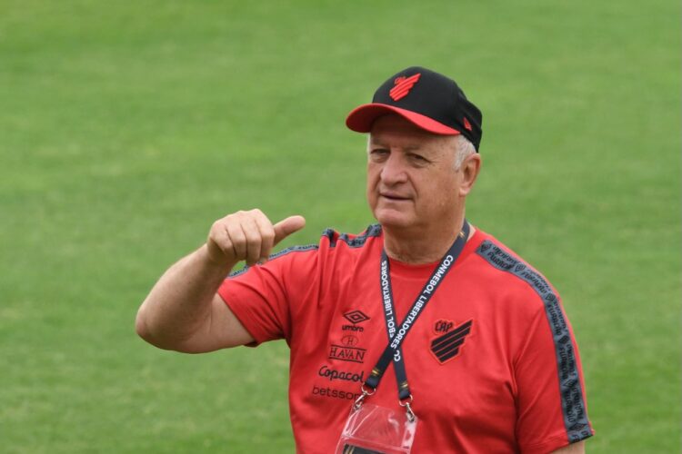 Scolari cree que la final única de Libertadores puede beneficiar a Paranaense
