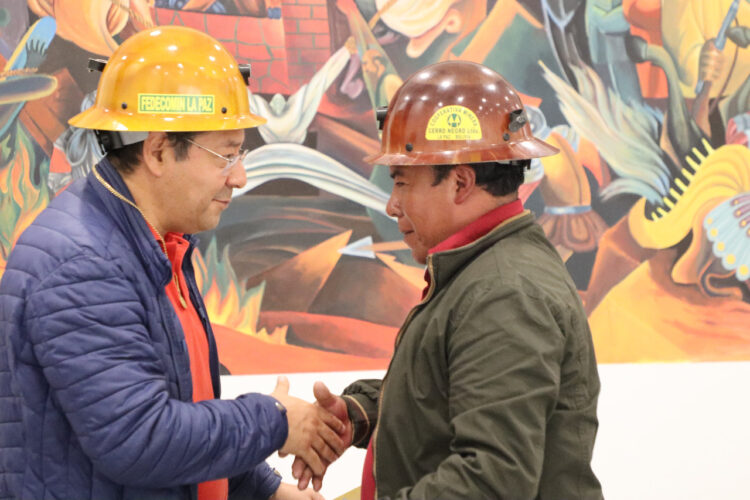 Arce acuerda con cooperativistas mineros atender sus demandas