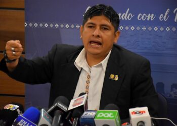 Desde el MAS, aumenta la presión judicial contra Camacho y Calvo