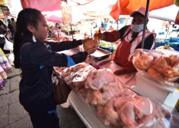El precio del kilo de la carne de pollo llega hasta los Bs 19 en La Paz