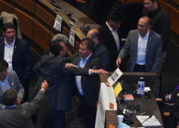 Diputados posterga elección de jefaturas y directiva porque cada bancada presentó dos planchas