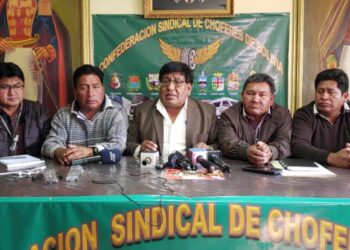 Choferes ratifican paro y bloqueos el jueves en todo el país si no se soluciona el conflicto por el Censo