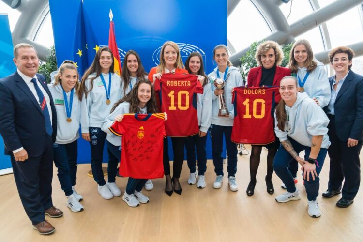 Las campeonas del mundo Sub-20 de fútbol, homenajeadas en la Eurocámara