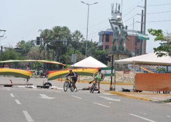 Muertes, violación múltiple y cierres obligados de negocios empañan el paro cruceño