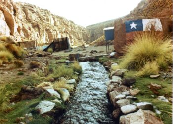 Los canales artificiales para drenar el agua a territorio chileno. Foto: Archivo La Razón.