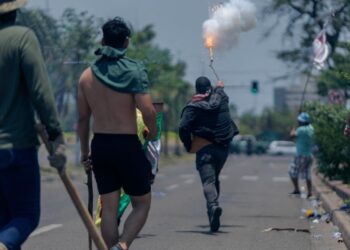 Bloqueos y movilizaciones en las principales calles cruceñas. Foto: AFP.