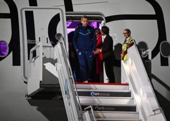La selección inglesa vuela a Qatar en un avión llamado «Rain Bow», símbolo LGBT+