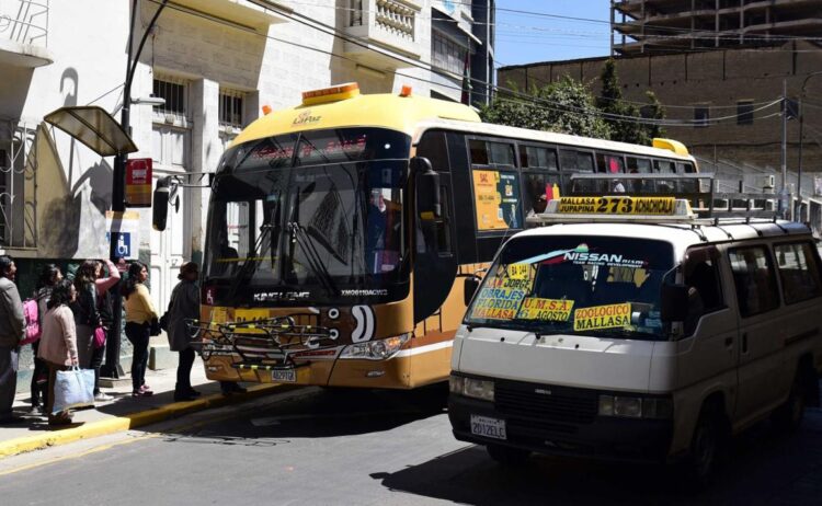 Alcaldía y choferes analizan una ruta integradora del PumaKatari con el transporte público
