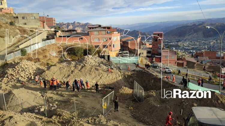 Un obrero de la Alcaldía de La Paz fue aplastado por un talud