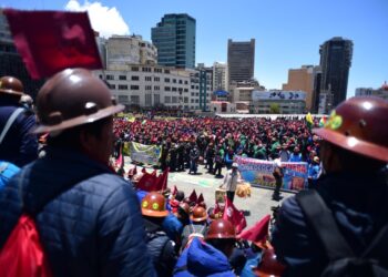 Cooperativistas mineros desconocen al ministro de Minería y advierten con bloqueo de caminos
