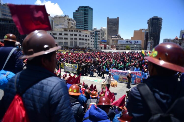 Cooperativistas mineros desconocen al ministro de Minería y advierten con bloqueo de caminos