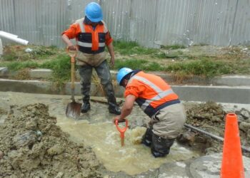 El 28% de la producción de agua en La Paz y El Alto se pierde por filtraciones, roturas y conexiones clandestinas