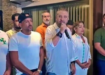 Camacho y Calvo durante un contacto con la prensa. Foto: COMITE CIVICO PRO SANTA CRUZ