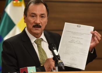 El rector Cuéllar habló con lo medios en La Paz. Foto: Rodwy Cazón