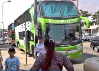 Transporte interdepartamental de Santa Cruz reinicia sus operaciones