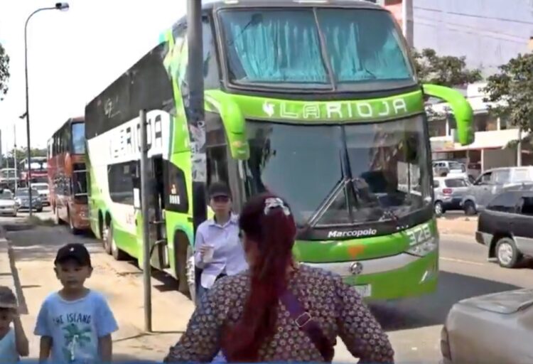 Transporte interdepartamental de Santa Cruz reinicia sus operaciones