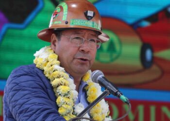El presidente Arce durante el acto oficial con los mineros. Foto: APG.