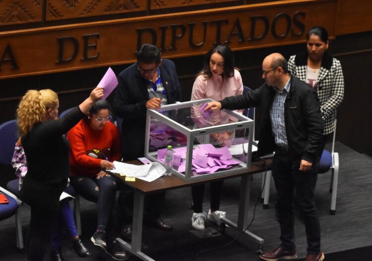 Senador advierte que no todas las leyes de Diputados se sancionan en el Senado