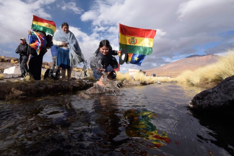 Ciudadanos bolivianos visitan el Silala. Foto: Archivo La Razón.
