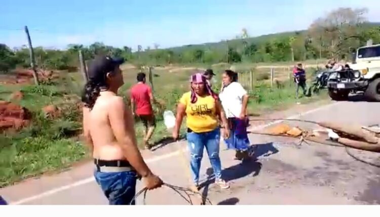 La autoridad agredió a la mujeres del pueblo indígena. Foto: RRSS.